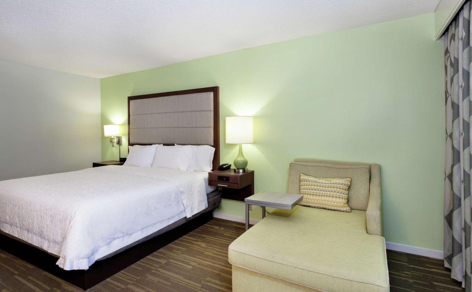 King Room with King Bed - Non-Smoking